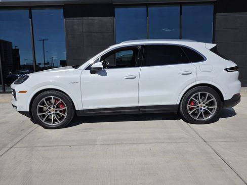 Used 2025 Porsche Cayenne S image 2