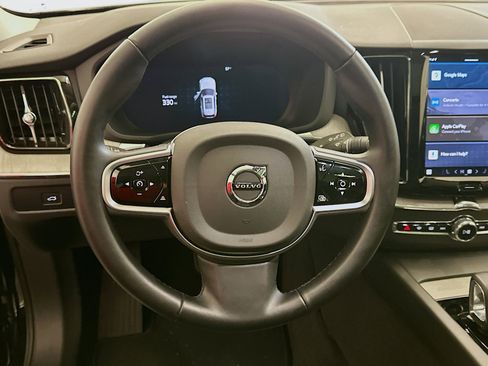 Used 2025 Volvo XC60 B5 Plus image 18
