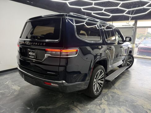 Used 2022 Jeep Grand Wagoneer Series III AWD/4WD image 2
