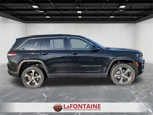 New 2025 Jeep Grand Cherokee Limited w/ Luxury Tech Group II image 6