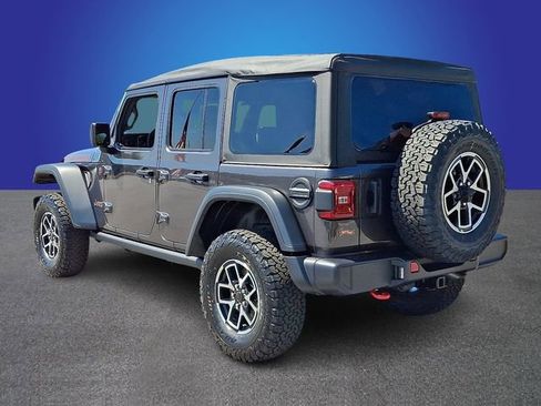 Used 2025 Jeep Wrangler Unlimited Rubicon w/ Convenience Group AWD/4WD image 4