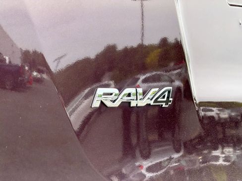 Used 2017 Toyota RAV4 LE w/ All Weather Liner Package AWD/4WD image 13