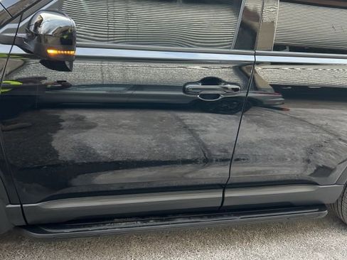 Used 2025 Honda Pilot Black Edition image 4