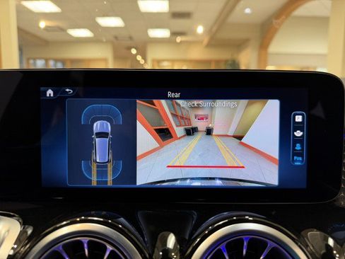 Used 2024 Mercedes-Benz GLB 250 image 12