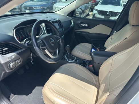 Used 2015 Jeep Cherokee Latitude FWD image 9