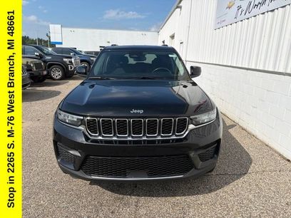 Used 2023 Jeep Grand Cherokee Laredo w/ Luxury Tech Group I