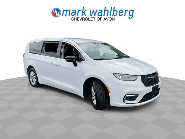 Used 2024 Chrysler Pacifica Touring-L FWD image 2