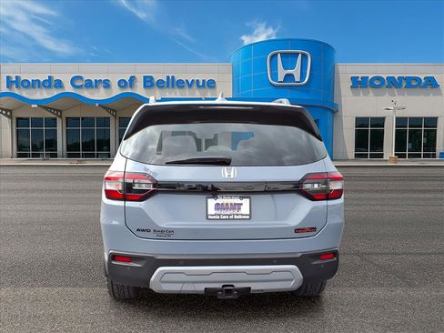 New 2025 Honda Pilot TrailSport image 4