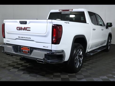 Used 2024 GMC Sierra 1500 SLT image 17