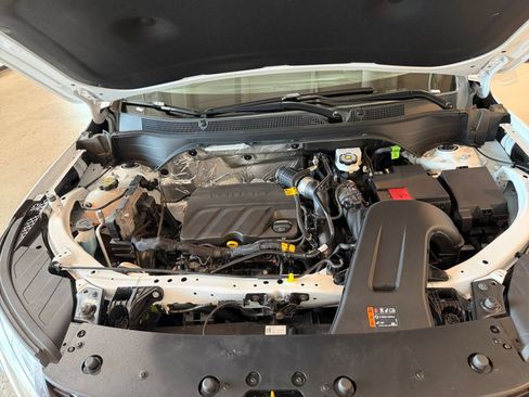 Used 2025 Chevrolet Trax LT w/ LT Convenience Package FWD image 31