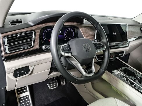 Certified 2025 Volkswagen Atlas SEL Premium R-Line image 4