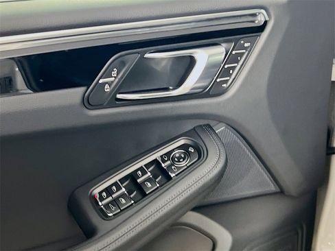 New 2026 Porsche Macan image 20
