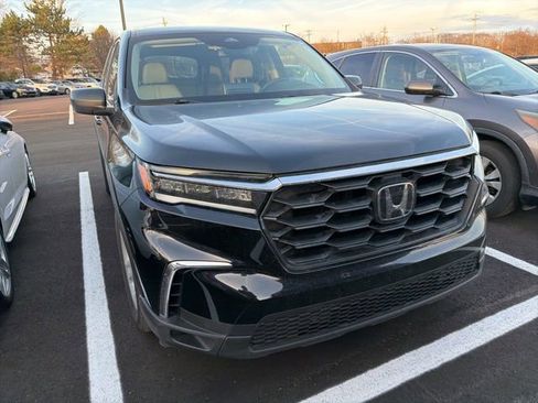 Used 2023 Honda Pilot LX image 5