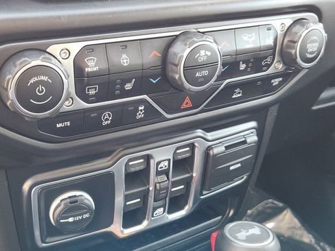 Used 2022 Jeep Wrangler Unlimited Sahara w/ Cold Weather Group image 20