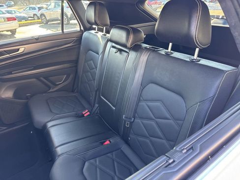 Used 2024 Volkswagen Atlas Cross Sport SE w/ Panoramic Sunroof Package image 22