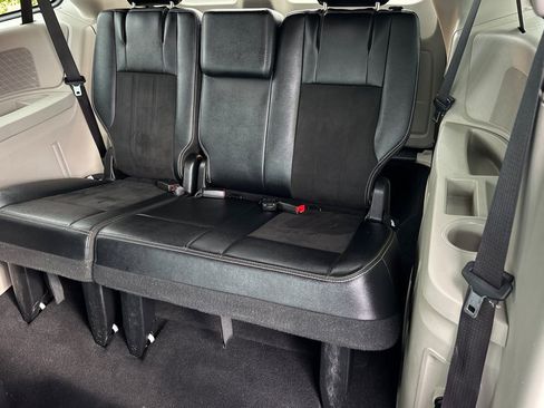 Used 2019 Dodge Grand Caravan SXT FWD image 15
