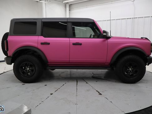 Used 2023 Ford Bronco Wildtrak image 2