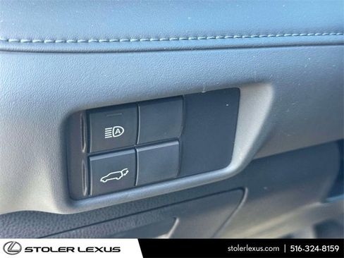 Used 2020 Toyota Highlander XLE image 19