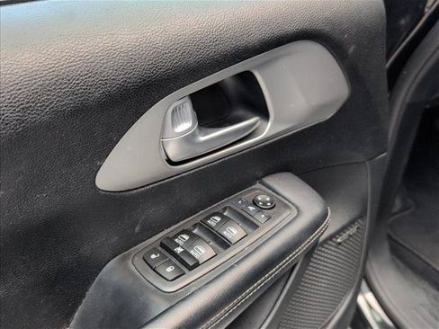 Used 2018 Chrysler Pacifica Touring-L Plus FWD image 11