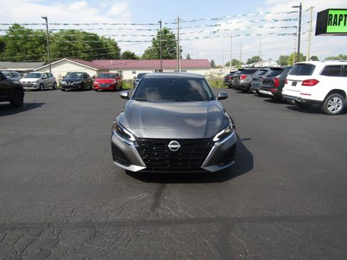 Used 2023 Nissan Altima 2.5 SV FWD image 2