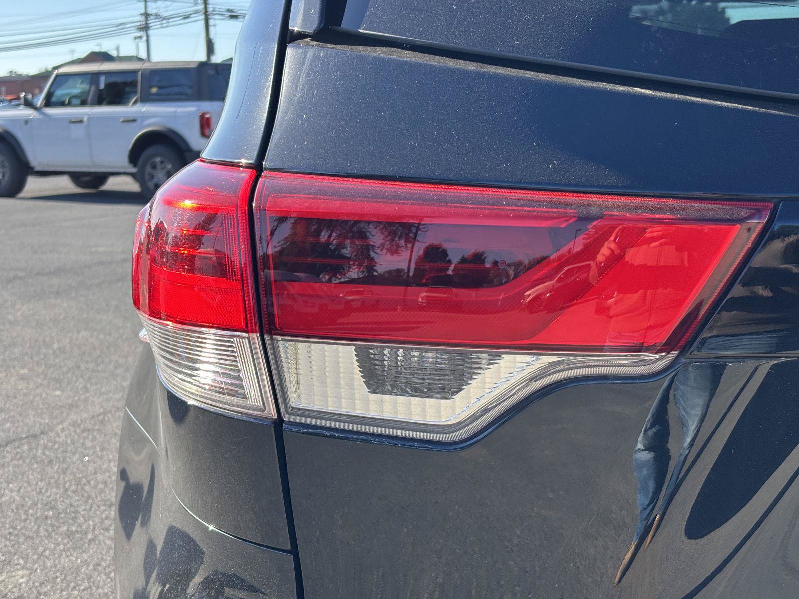 Used 2017 Toyota Highlander Limited AWD/4WD image 10