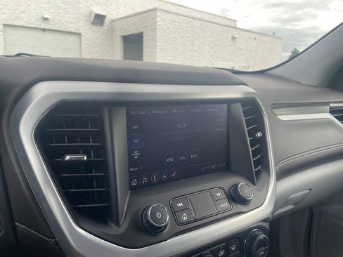 Used 2023 GMC Acadia SLT w/ Technology Package FWD image 15