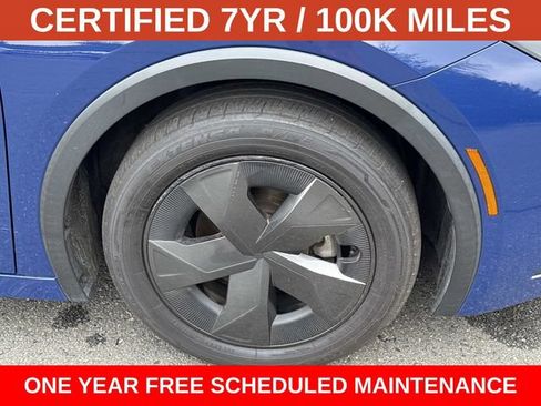 Used 2024 Toyota Prius LE FWD image 7