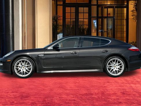 Used 2011 Porsche Panamera 4S image 3