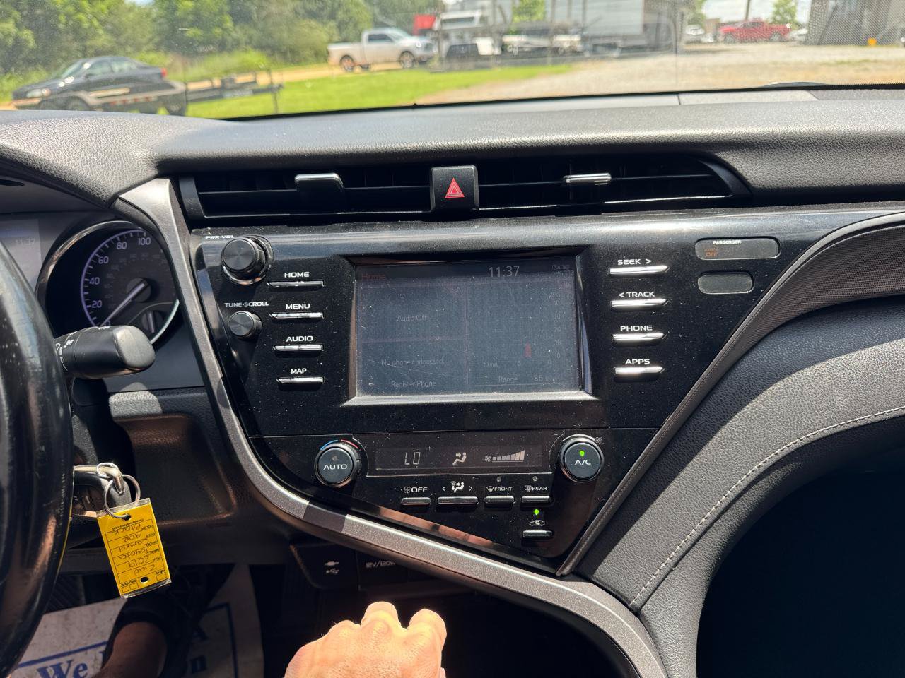 Used 2019 Toyota Camry SE w/ Carpet Mat Package FWD image 27