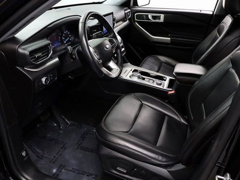 Used 2022 Ford Explorer XLT w/ Equipment Group 202A image 10