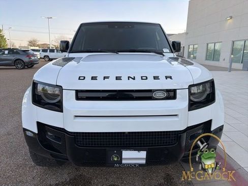 Used 2024 Land Rover Defender 130 X-Dynamic SE image 2