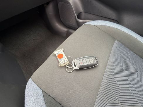 Used 2025 Nissan Versa SV FWD image 21