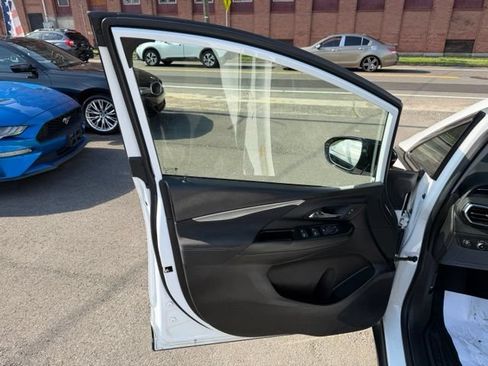 Used 2023 Chevrolet Bolt LT FWD image 11