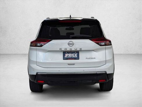 Used 2025 Nissan Rogue Platinum FWD image 6