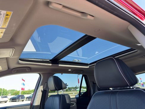 Used 2025 Honda Pilot Elite image 12