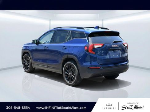 Used 2023 GMC Terrain SLT w/ Tech Package FWD image 6