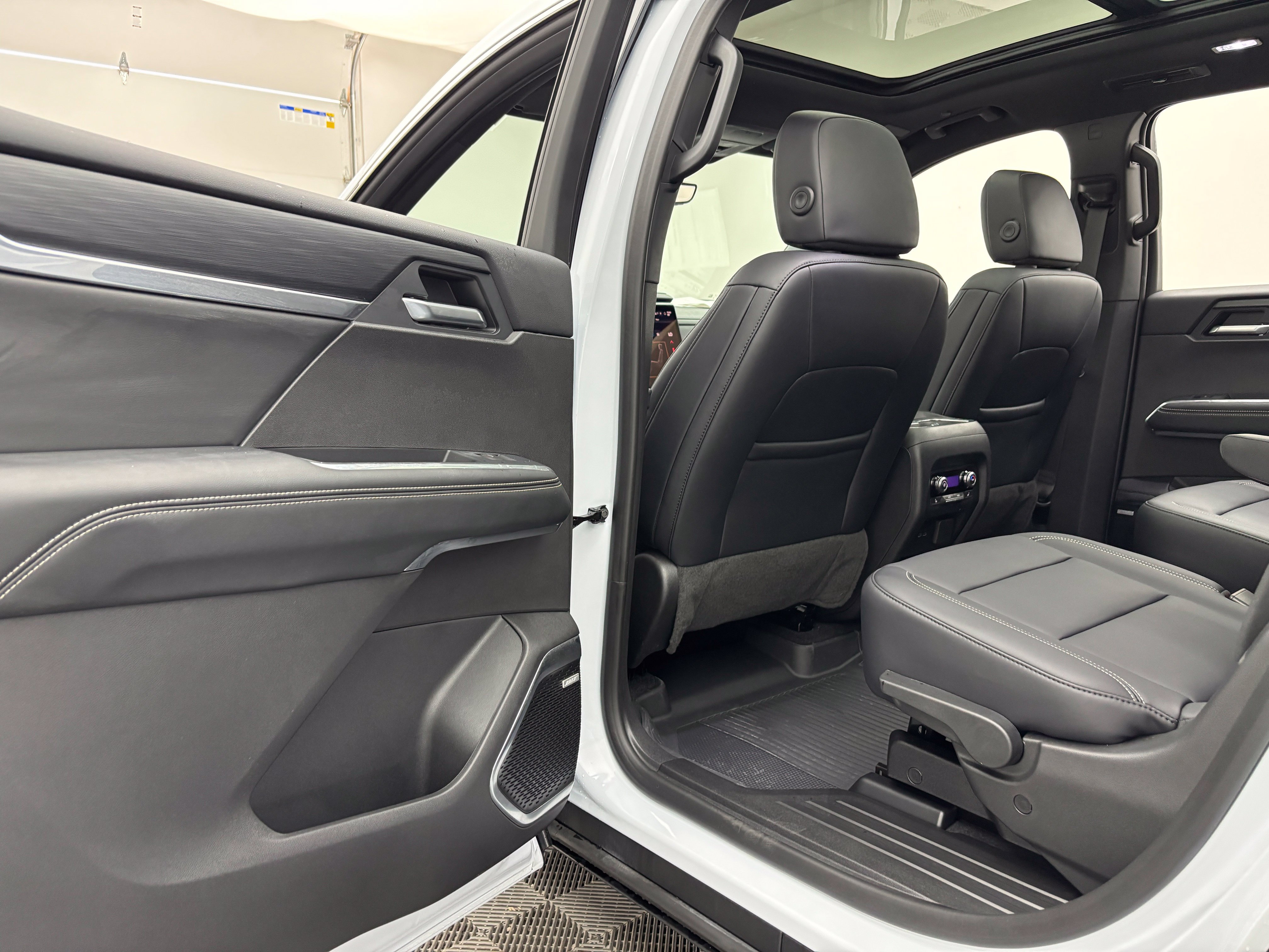 New 2026 GMC Acadia Elevation w/ Elevation Premium Package FWD image 43