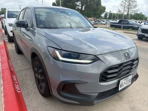 Used 2025 Honda HR-V Sport image 3