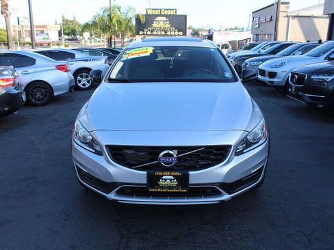 Used 2018 Volvo V60 T5 Cross Country image 3