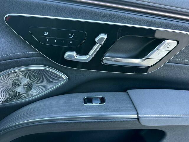 Used 2023 Mercedes-Benz EQS 580 4MATIC SUV w/ Acoustic Comfort Package image 21