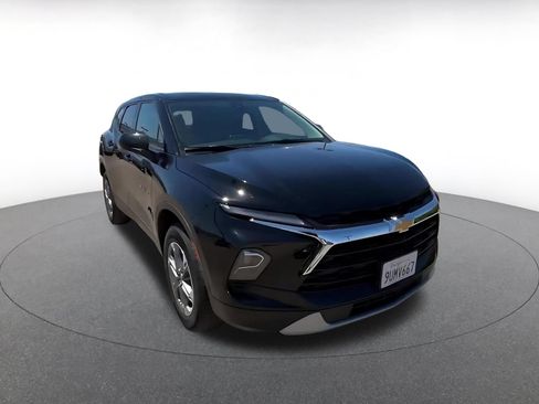 Used 2026 Chevrolet Blazer LT FWD image 3