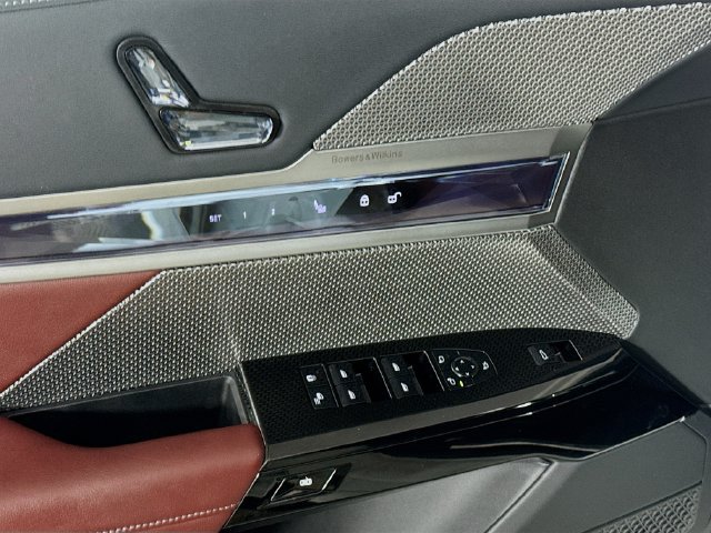 Used 2025 BMW i7 eDrive50 w/ M Sport Package RWD image 23