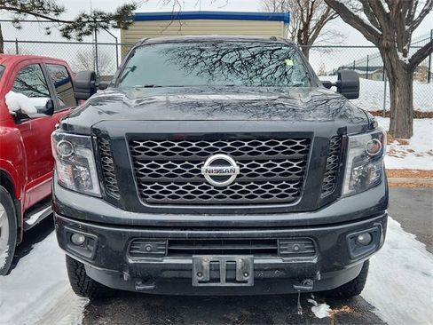 Used 2018 Nissan Titan SV w/ SV Convenience Package image 2