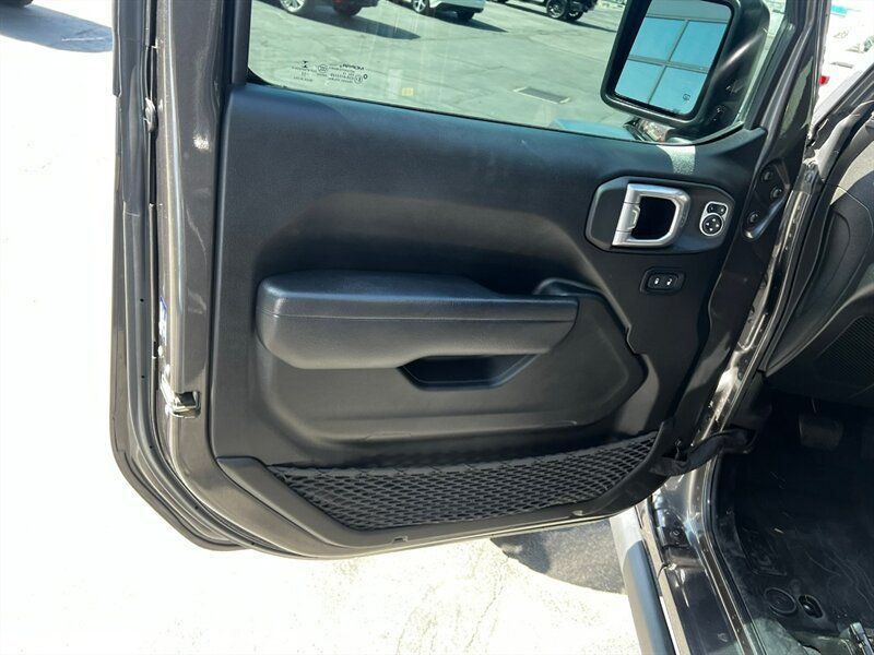 Used 2022 Jeep Gladiator Rubicon w/ Trailer Tow Package AWD/4WD image 21