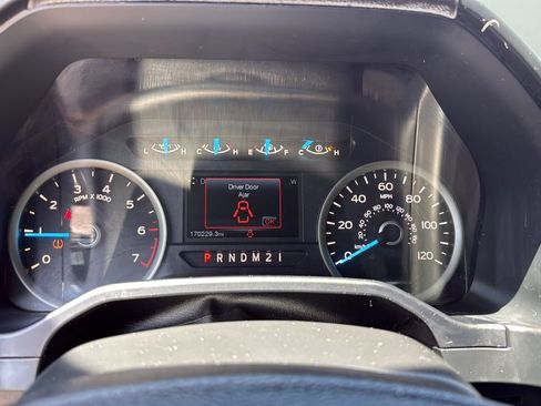 Used 2015 Ford F150 XLT w/ Equipment Group 302A Luxury AWD/4WD image 9