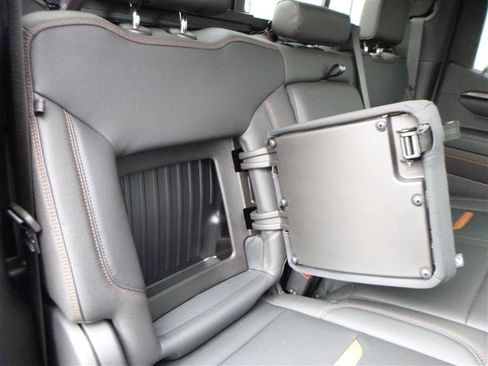 Used 2023 GMC Sierra 1500 AT4 w/ AT4 Preferred Package image 8