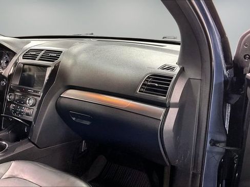 Used 2018 Ford Explorer XLT w/ Equipment Group 202A AWD/4WD image 26