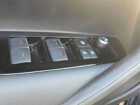 Used 2020 Toyota Corolla SE FWD image 31
