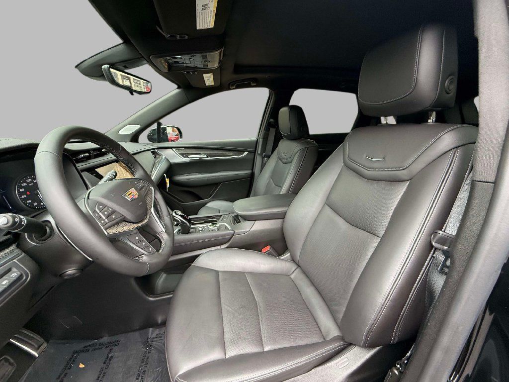 Certified 2026 Cadillac XT5 Sportv w/ LPO, Floor Liner Package AWD/4WD image 2