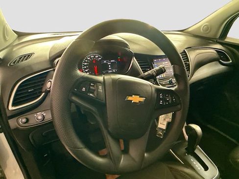 Used 2021 Chevrolet Trax LT image 12